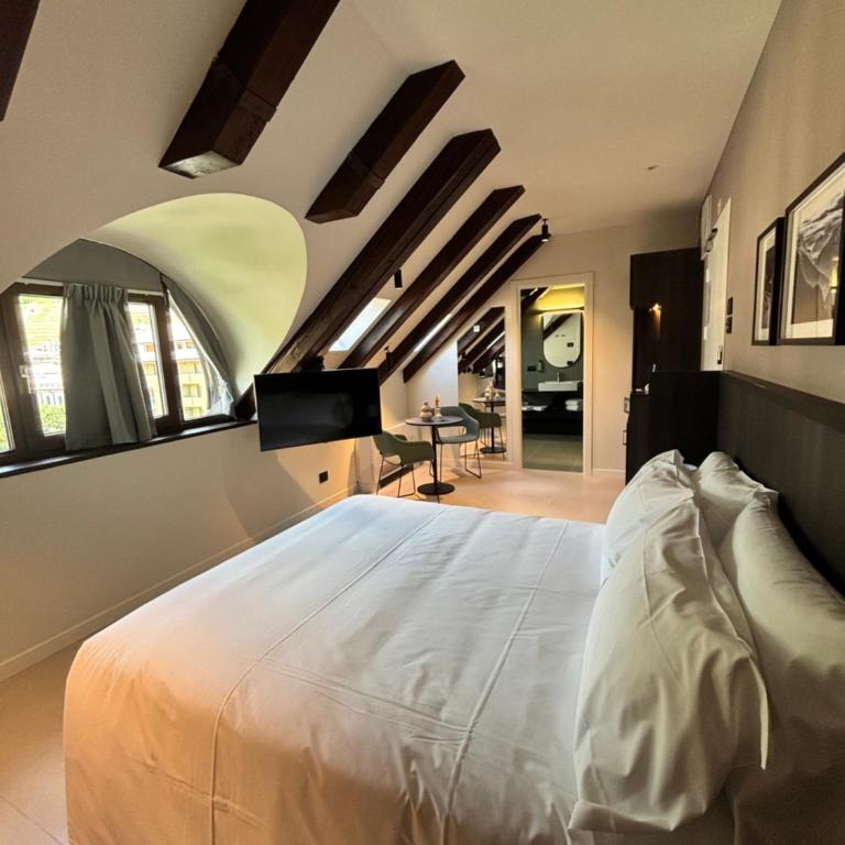Hotel Stelvio Tirano - Superior Double or Twin Room with City View - 1
