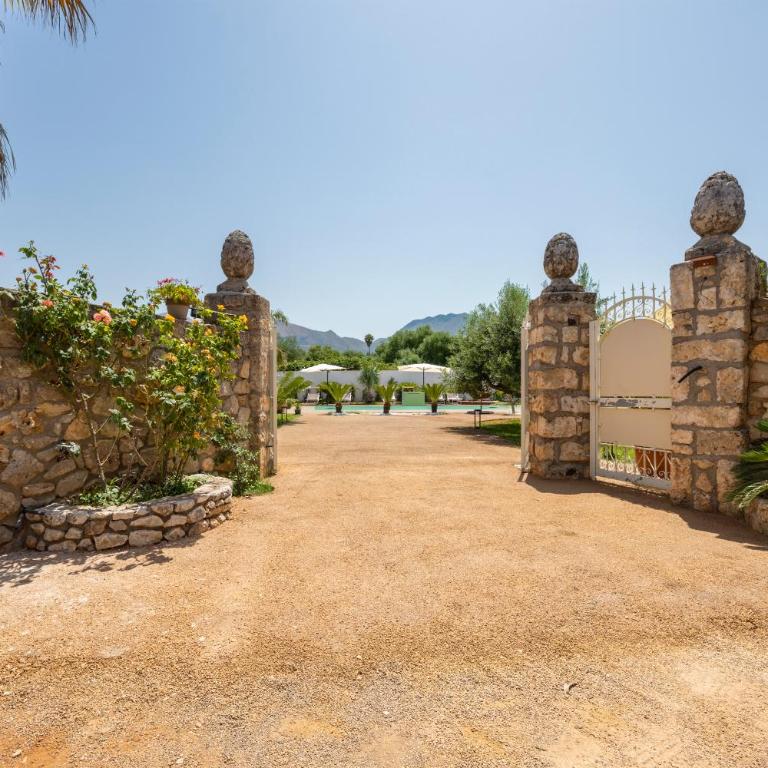 14th Oasis Family Room In Villa With Pool Near Palermo - Double Room - 4