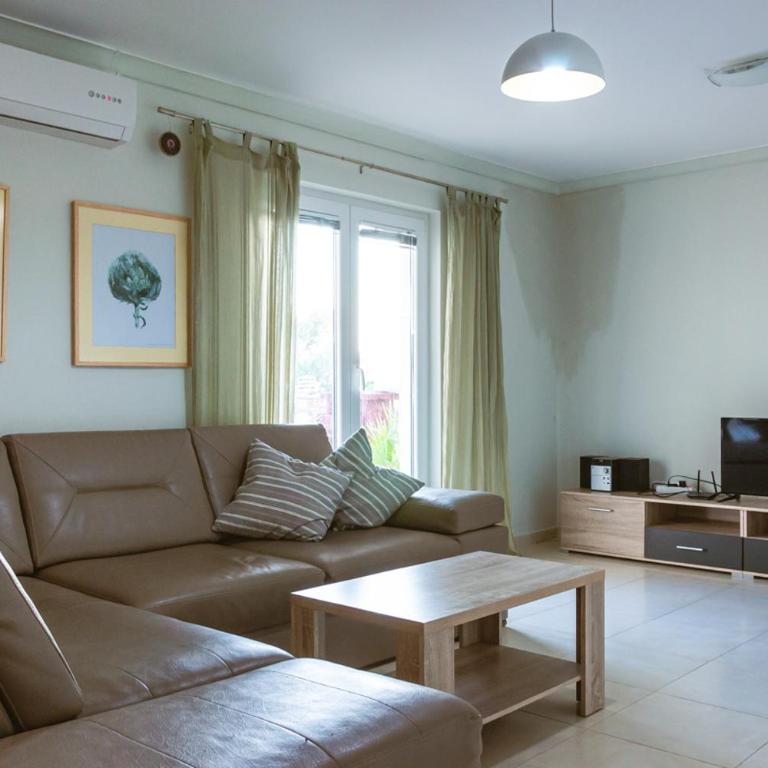 Peaceful Sea View Apartment - Two-Bedroom Apartment - 11