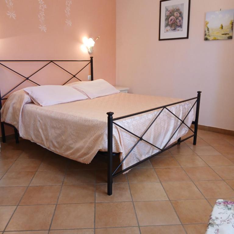 Agriturismo Le Quattro Stagioni - Camera Matrimoniale con Bagno Privato - 3