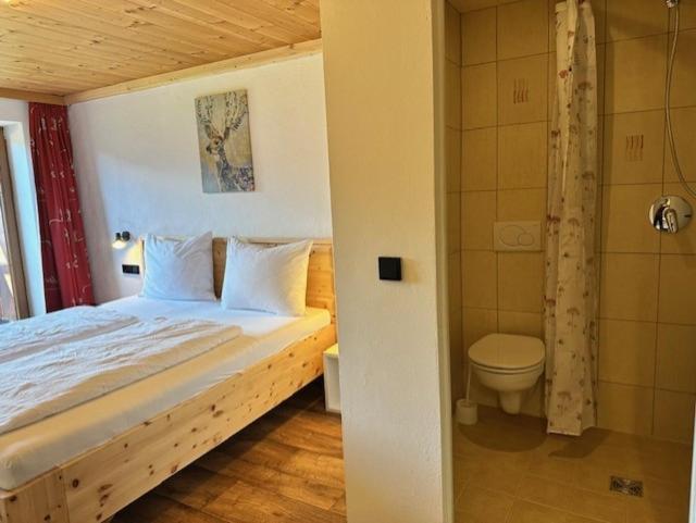 Pension Leamhof - Doppelzimmer mit Gartenblick - 2