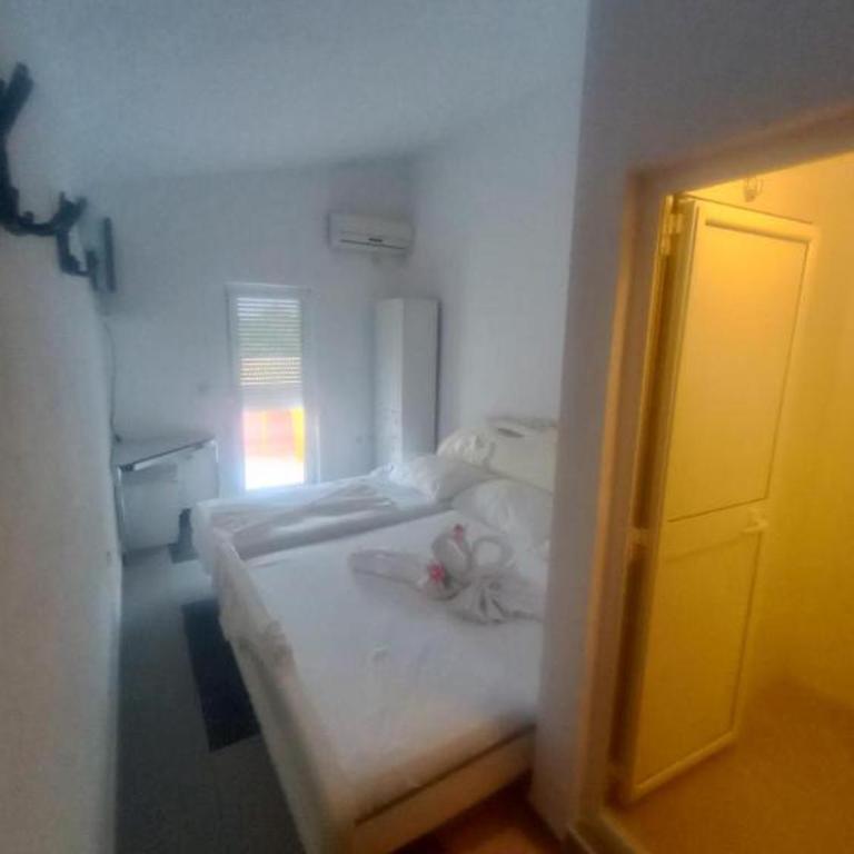 Asko Villa Apartment - Deluxe Double or Twin Room with Balcony - 4