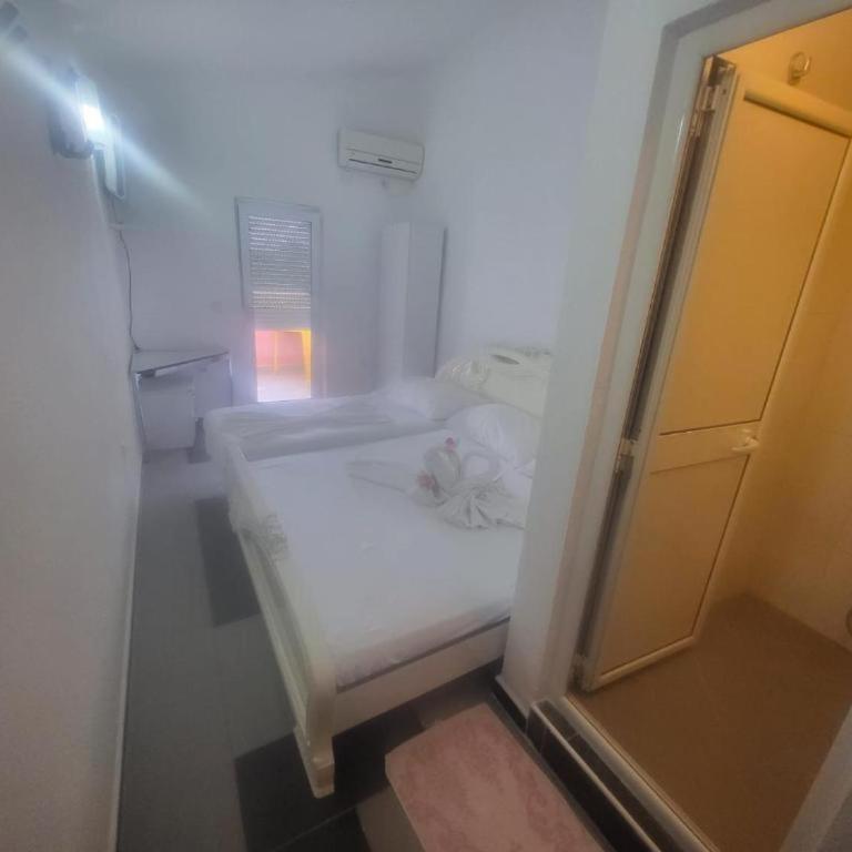 Asko Villa Apartment - Deluxe Double or Twin Room with Balcony - 13