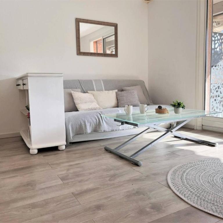Charmant T2 climatisé avec piscine, terrasse, parking et Wi-Fi - 4 couchages, Le Lavandou - FR-1-251-540 - Appartement - 13