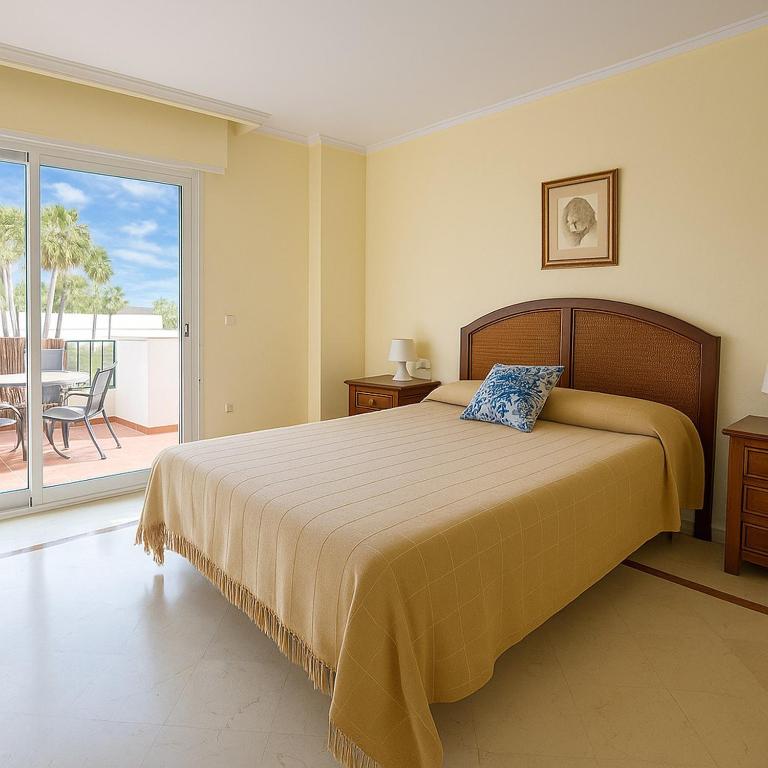Aparment Neptuno- located on the promenade a few metres from the beach. - Apartamento de 3 dormitorios - 3