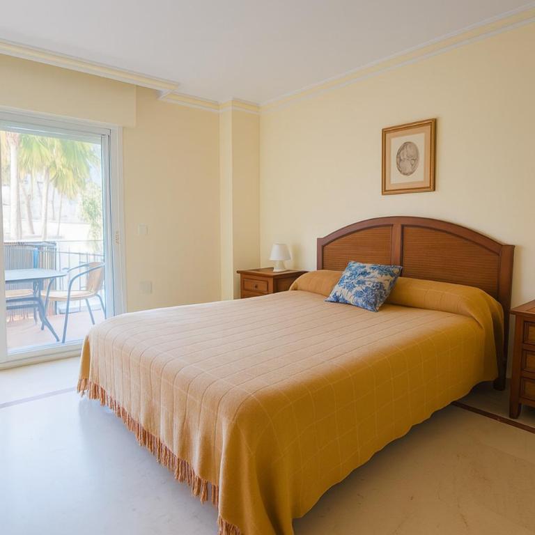 Aparment Neptuno- located on the promenade a few metres from the beach. - Apartamento de 3 dormitorios - 15