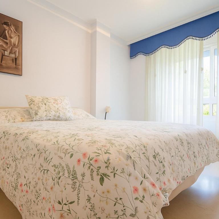 Aparment Neptuno- located on the promenade a few metres from the beach. - Apartamento de 3 dormitorios - 5