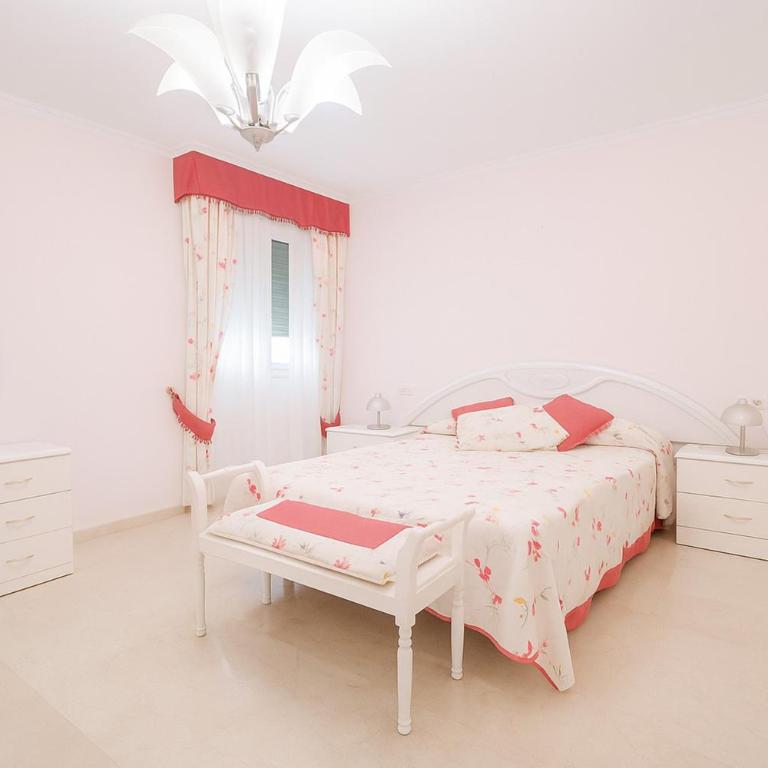 Aparment Neptuno- located on the promenade a few metres from the beach. - Apartamento de 3 dormitorios - 31