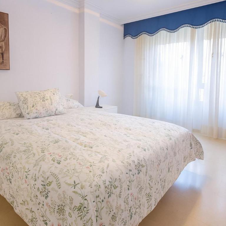 Aparment Neptuno- located on the promenade a few metres from the beach. - Apartamento de 3 dormitorios - 18
