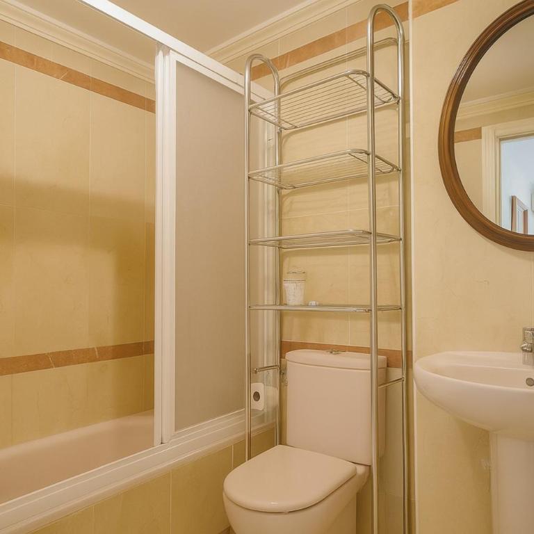 Aparment Neptuno- located on the promenade a few metres from the beach. - Apartamento de 3 dormitorios - 7