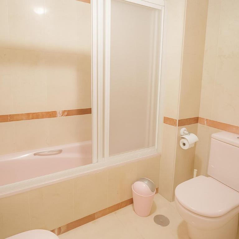 Aparment Neptuno- located on the promenade a few metres from the beach. - Apartamento de 3 dormitorios - 40