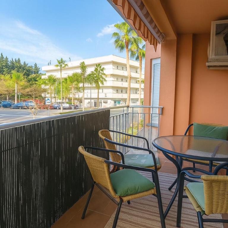 Aparment Neptuno- located on the promenade a few metres from the beach. - Apartamento de 3 dormitorios - 24