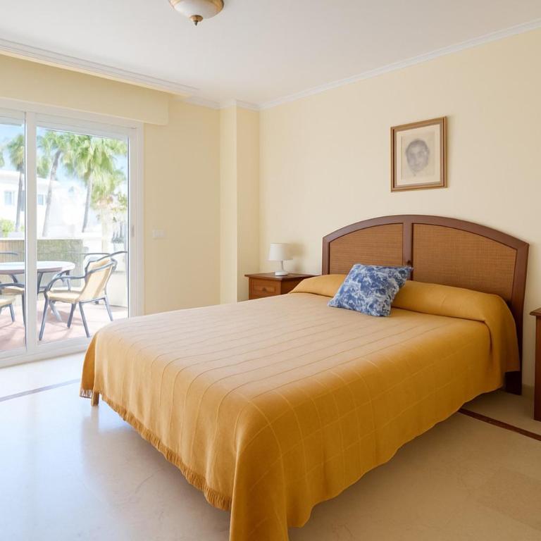 Aparment Neptuno- located on the promenade a few metres from the beach. - Apartamento de 3 dormitorios - 29