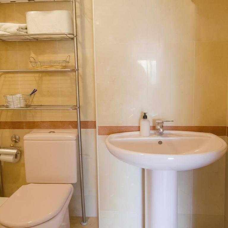 Aparment Neptuno- located on the promenade a few metres from the beach. - Apartamento de 3 dormitorios - 43
