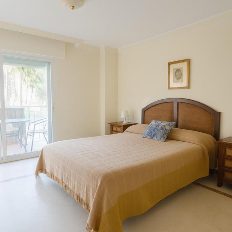 Aparment Neptuno- located on the promenade a few metres from the beach. - Apartamento de 3 dormitorios - 42
