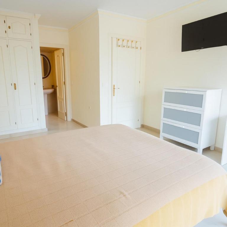 Aparment Neptuno- located on the promenade a few metres from the beach. - Apartamento de 3 dormitorios - 45
