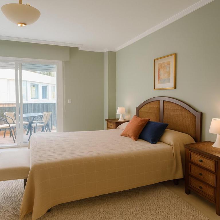 Aparment Neptuno- located on the promenade a few metres from the beach. - Apartamento de 3 dormitorios - 46