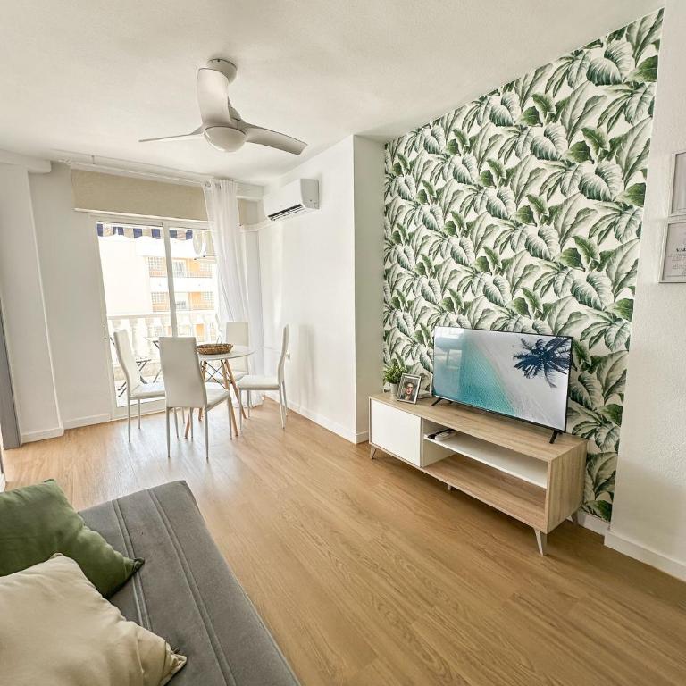 Apartamento 3 dormitorios con vistas al mar en Torrevieja - Three-Bedroom Apartment with Sea View - 1