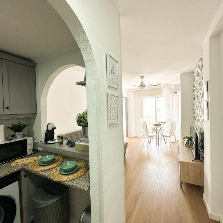 Apartamento 3 dormitorios con vistas al mar en Torrevieja - Three-Bedroom Apartment with Sea View - 10