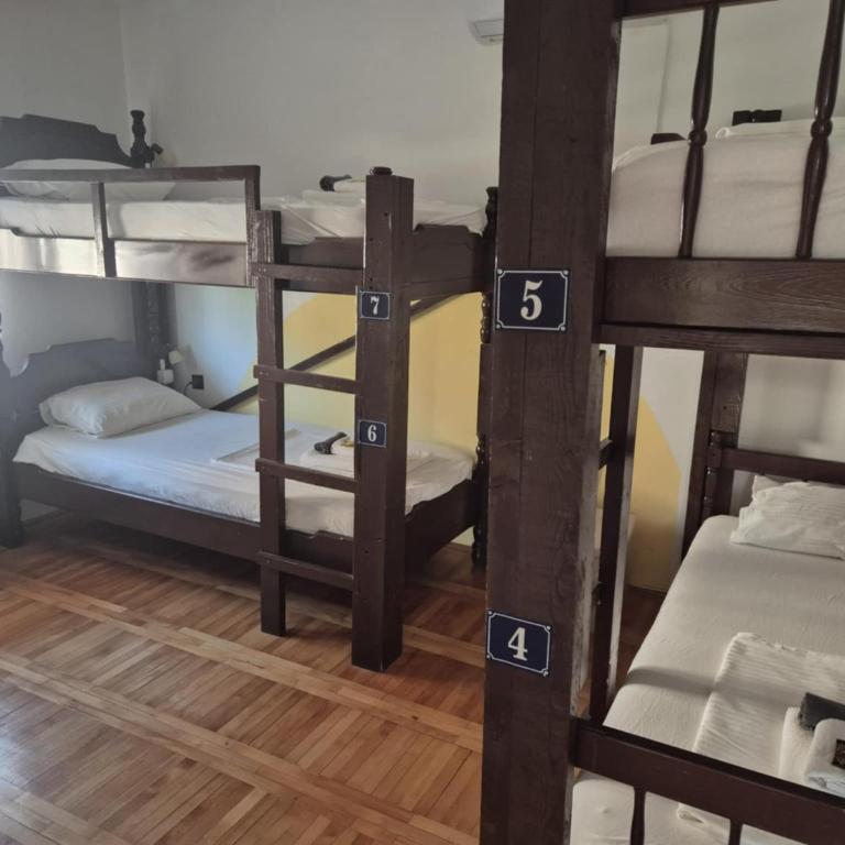 Late Story - Bed in 4-Bed Mixed Dormitory Room - 3