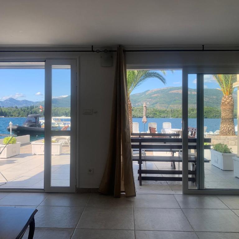 Montenegro face mer accès direct plage - Two-Bedroom Apartment with Sea View - 3