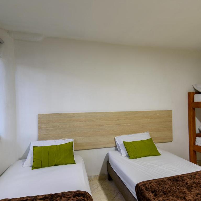 Hotel Colombia Med - Habitación Cuádruple Estándar - 6