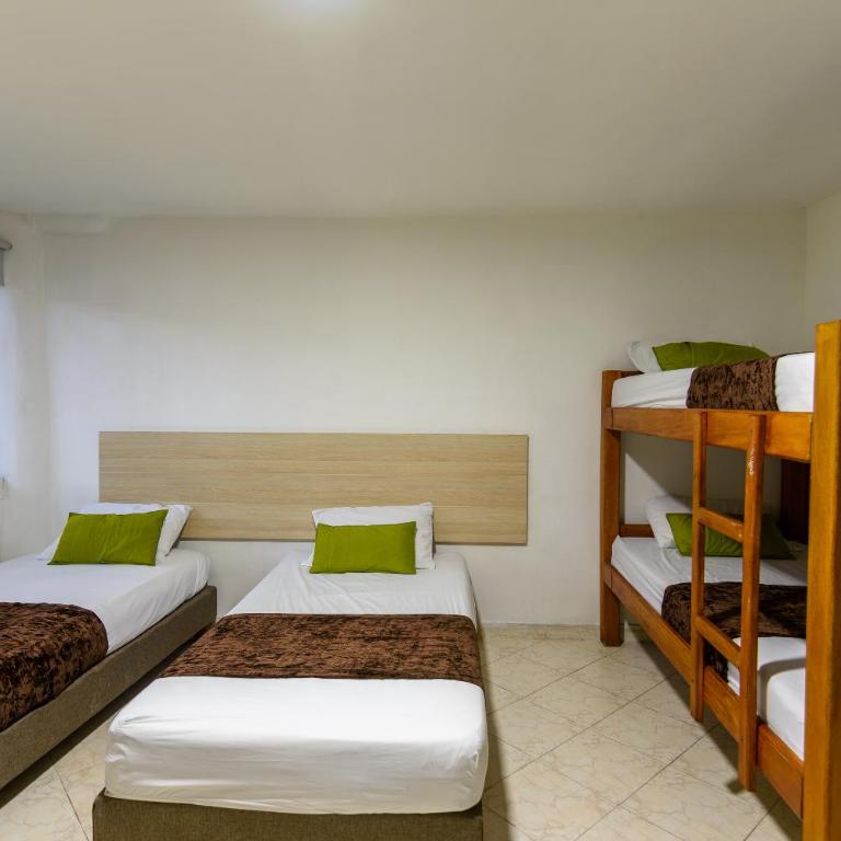 Hotel Colombia Med - Habitación Cuádruple Estándar - 7