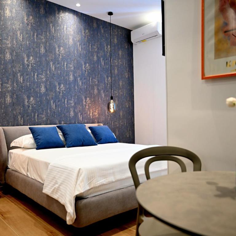 Omnia Luxury Suite - Camera Matrimoniale Deluxe con Balcone - 6