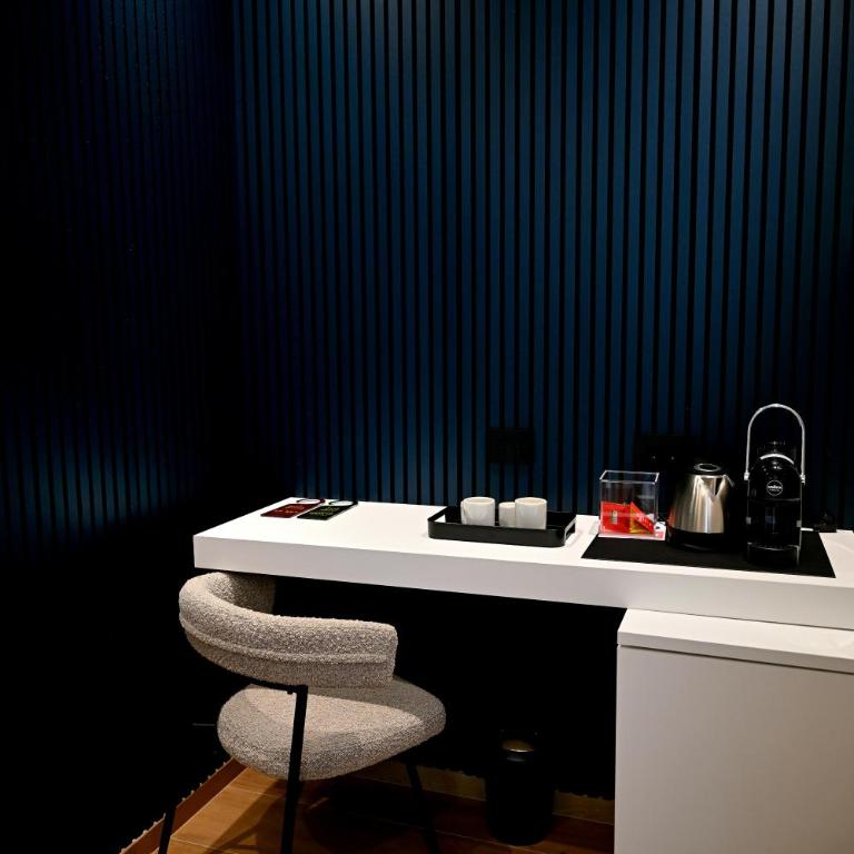 Omnia Luxury Suite - Camera Matrimoniale Deluxe con Balcone - 7