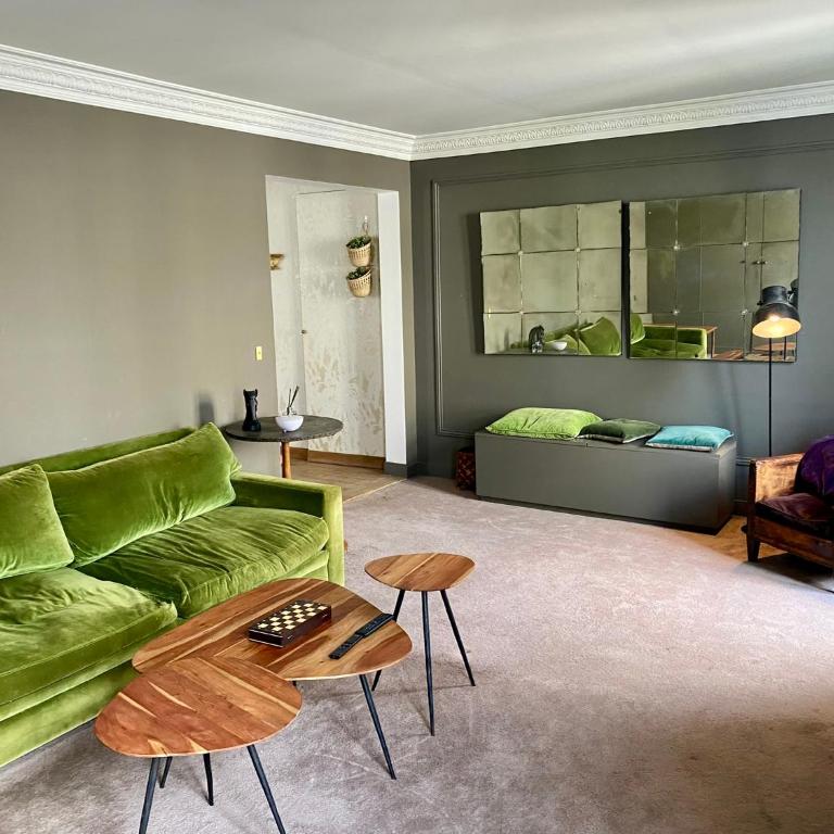Luxury Marais Apartment with Authentic Parisian Flair - One-Bedroom Apartment - 7