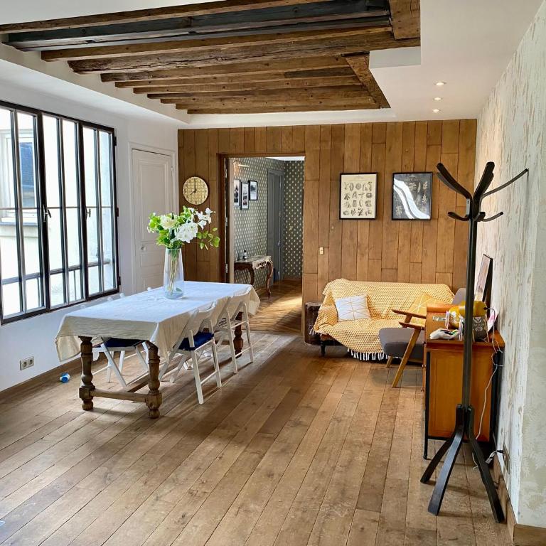 Luxury Marais Apartment with Authentic Parisian Flair - One-Bedroom Apartment - 1