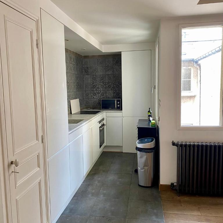 Luxury Marais Apartment with Authentic Parisian Flair - One-Bedroom Apartment - 23