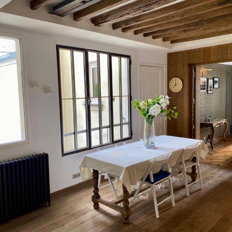 Luxury Marais Apartment with Authentic Parisian Flair - One-Bedroom Apartment - 28
