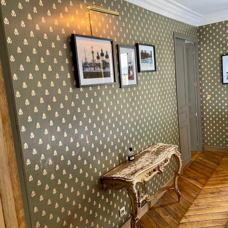 Luxury Marais Apartment with Authentic Parisian Flair - One-Bedroom Apartment - 31