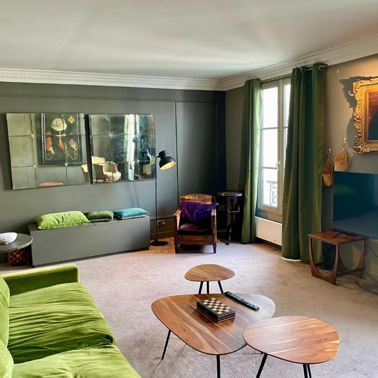 Luxury Marais Apartment with Authentic Parisian Flair - One-Bedroom Apartment - 39