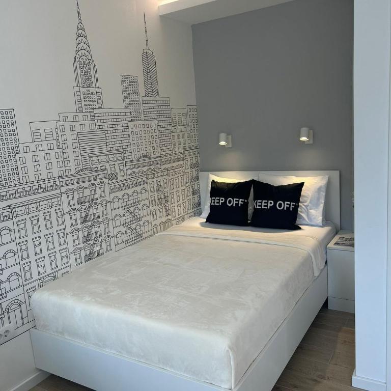 Chic City Studio - One-Bedroom Apartment - 1
