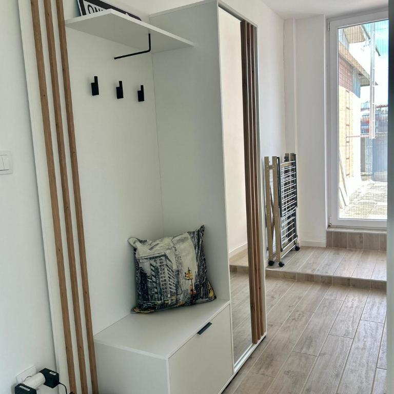 Chic City Studio - One-Bedroom Apartment - 9