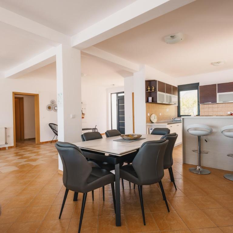 Seafront Villa with Private Pool in Dobra Voda, Montenegro - Villa - 4
