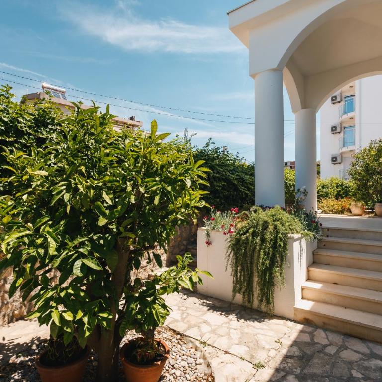 Seafront Villa with Private Pool in Dobra Voda, Montenegro - Villa - 19