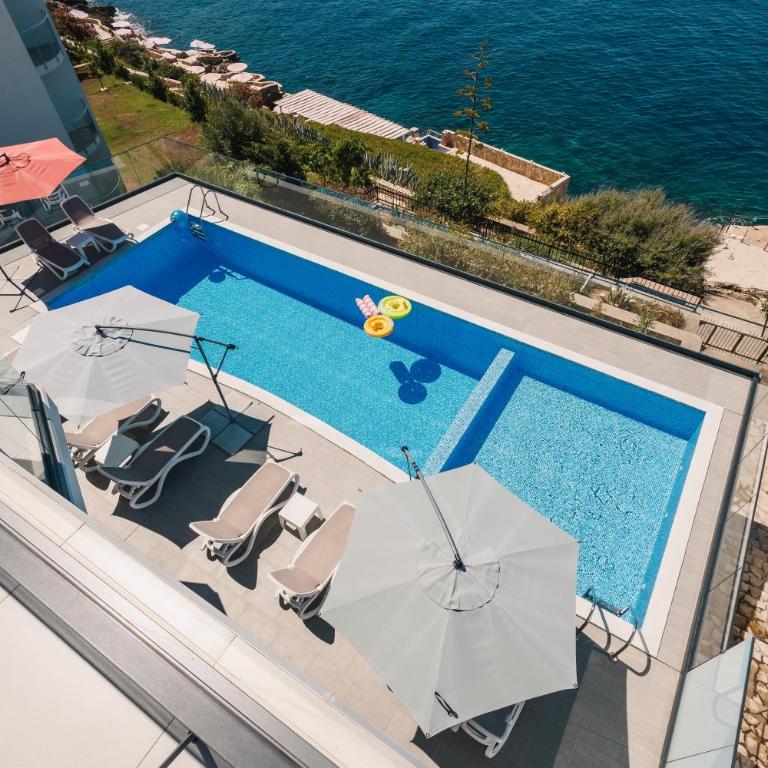 Seafront Villa with Private Pool in Dobra Voda, Montenegro - Villa - 26