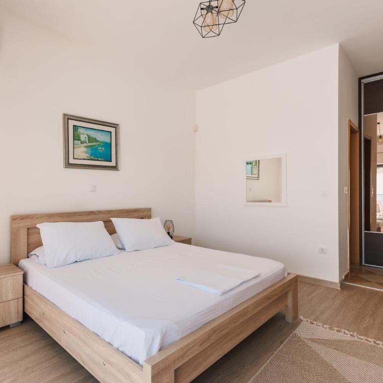 Seafront Villa with Private Pool in Dobra Voda, Montenegro - Villa - 46