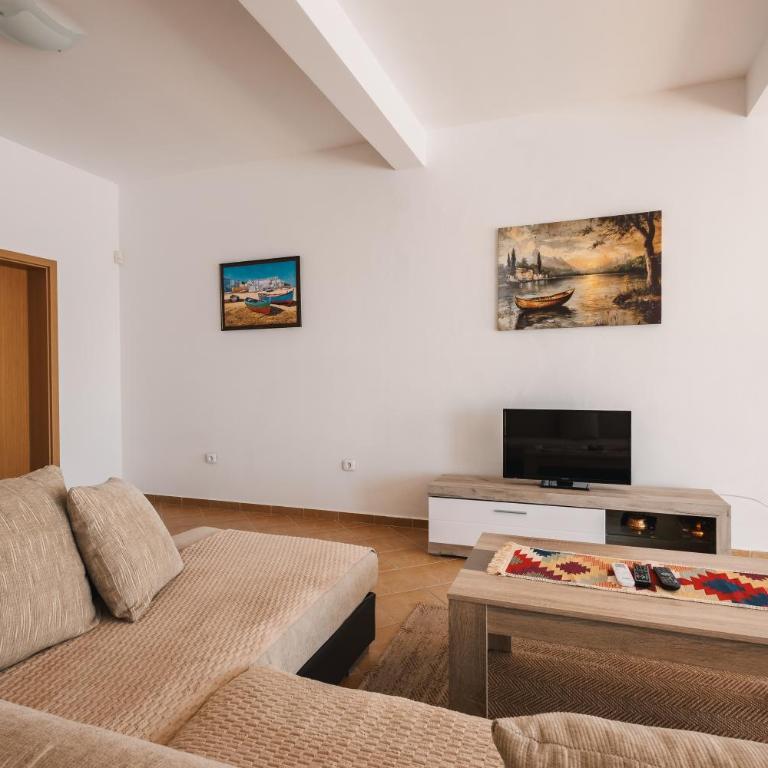 Seafront Villa with Private Pool in Dobra Voda, Montenegro - Villa - 59