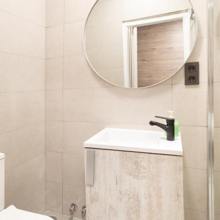 Apartamentos Day Madrid GRAN VIA I - Habitación Individual Económica - 6