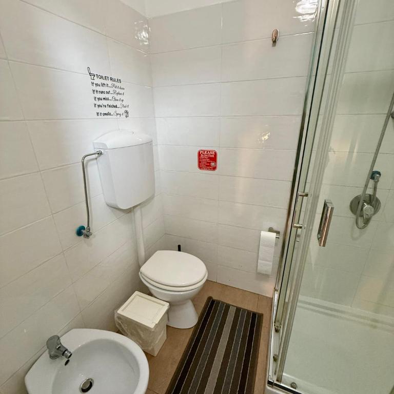 Crown Guest House - Camera Singola con Bagno Privato - 7