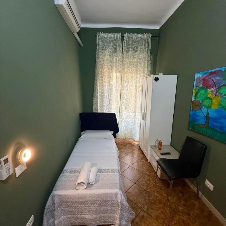 Crown Guest House - Camera Singola con Bagno Privato - 3