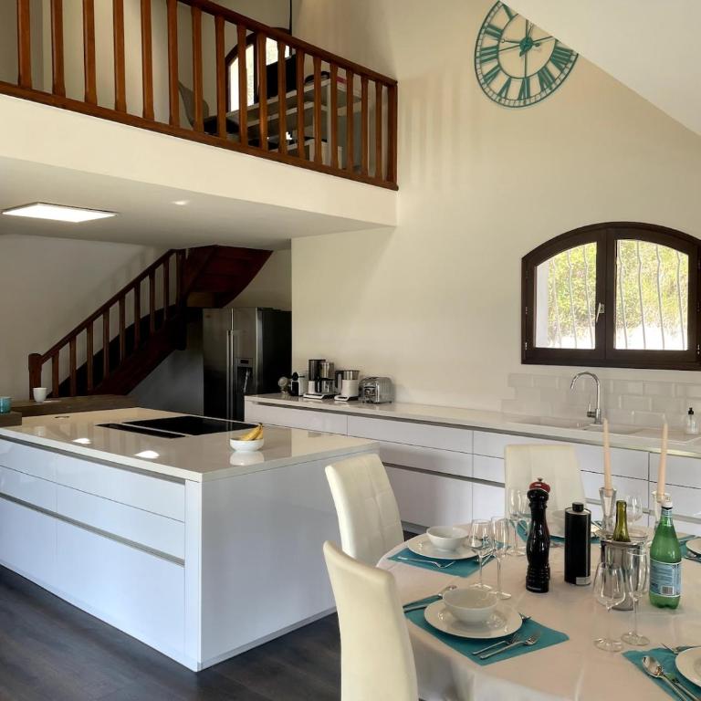 Villa-Monti Luxury Villa with Private Pool, Fully Air Conditioned Bedrooms, 5 Star Superhosts! - Villa 3 Chambres - 20