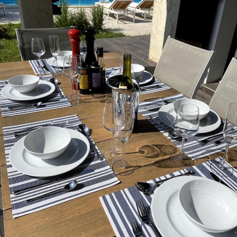 Villa-Monti Luxury Villa with Private Pool, Fully Air Conditioned Bedrooms, 5 Star Superhosts! - Villa 3 Chambres - 8