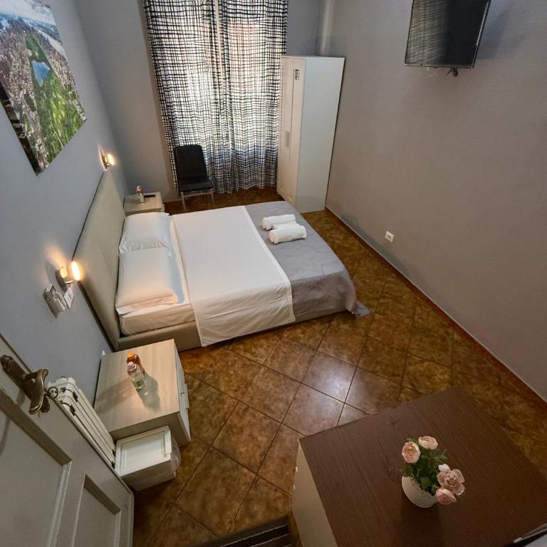 Crown Guest House - Camera Matrimoniale con Bagno Privato - 5