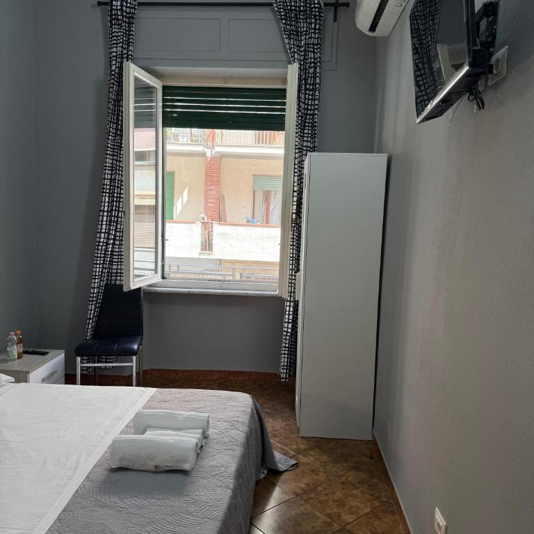 Crown Guest House - Camera Matrimoniale con Bagno Privato - 9