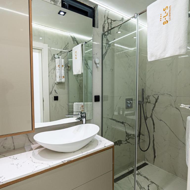 Lux Apartments Villa B-L-S - Apartman sa 2 Spavaće Sobe, Terasom i Pogledom na More - 15